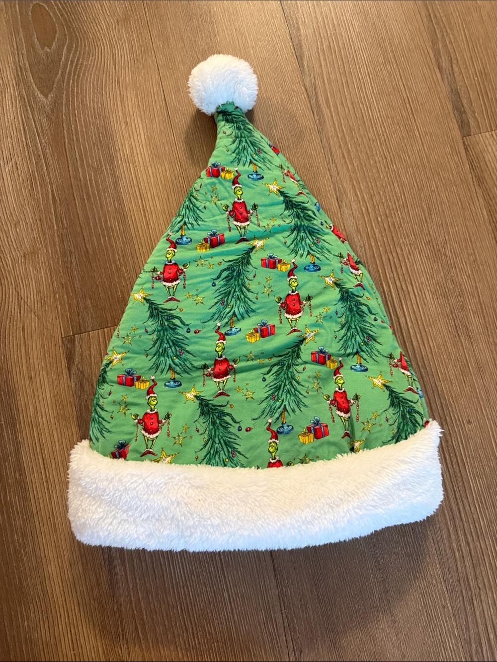 NWOT Posh Peanut x Dr Seuss Child Green Grinch Santa Hat